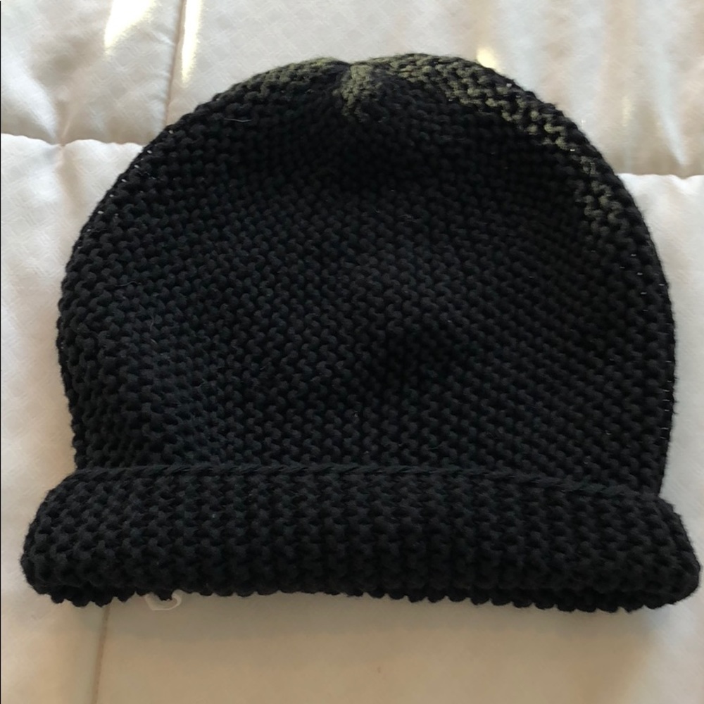 Black knit hat